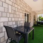 Apartment Mandaroza *
