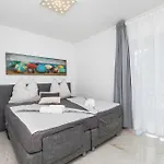 Apartment Mandaroza Vodice