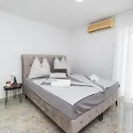 Mandaroza Apartment Vodice
