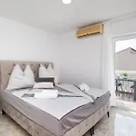 Mandaroza Apartment *