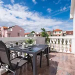 Apartment Mandaroza