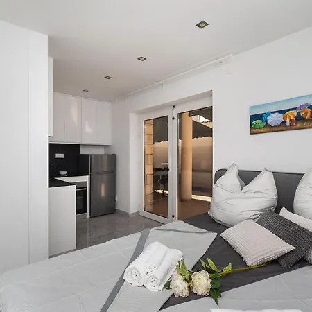 Mandaroza Apartment *