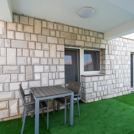 Mandaroza Apartment