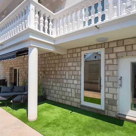 Apartment Mandaroza