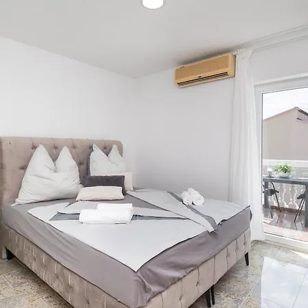 Mandaroza Apartment *