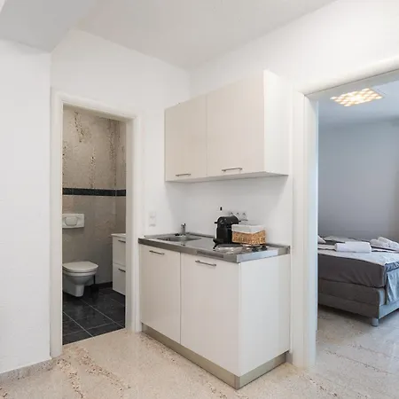 Mandaroza Apartment *