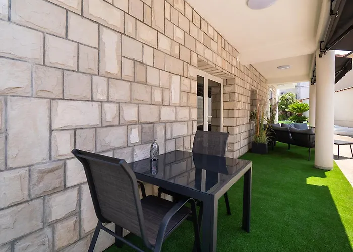 Apartment Mandaroza *