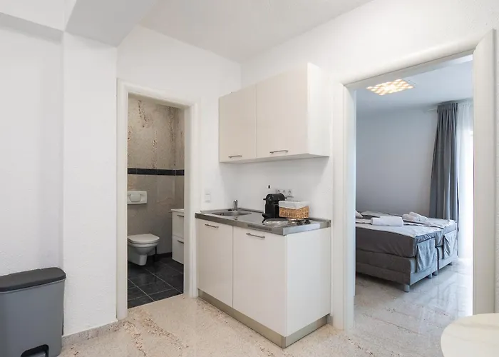 Mandaroza Apartment *